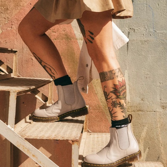 Dr. Martens 2976 Chelsea Boots 7 NWT - Picture 3 of 14